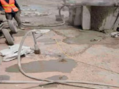 温岭水泥混凝土路面板底注浆技术 路面脱空注浆整治方案